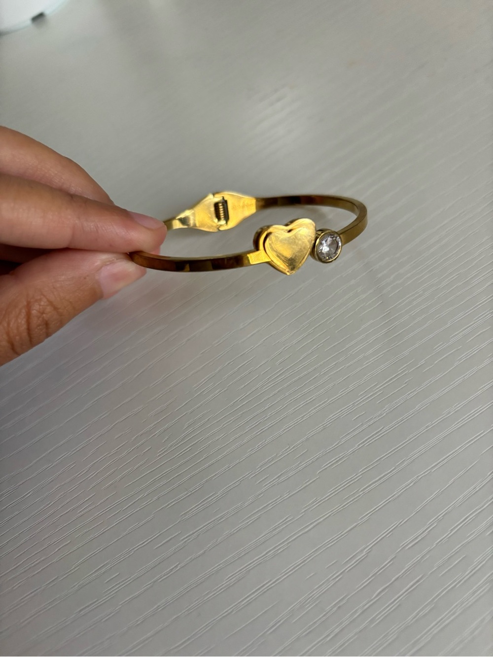 Gold heart Bangle with diamond